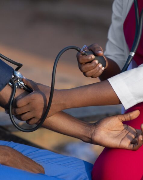 africa-humanitarian-aid-doctor-taking-care-patient africa-humanitarian-aid-doctor-taking-care-patient