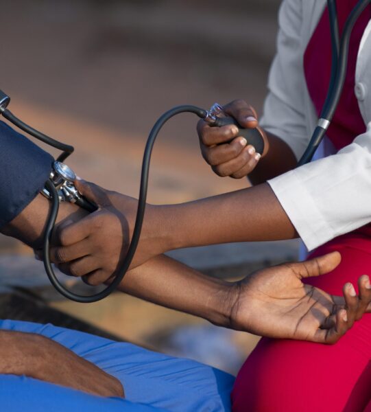 africa-humanitarian-aid-doctor-taking-care-patient africa-humanitarian-aid-doctor-taking-care-patient